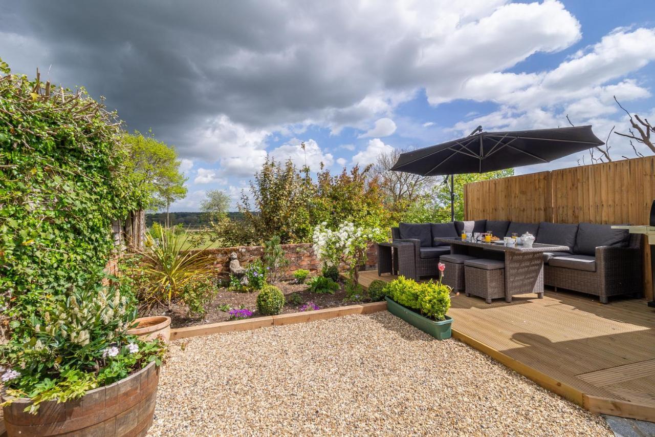 Immaculate Luxury Retreat In Pretty Village With Great Pubs - Box Valley Cottage ストーク・バイ・ネイランド エクステリア 写真