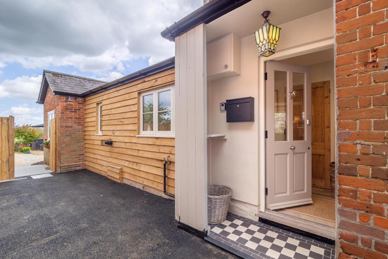 Immaculate Luxury Retreat In Pretty Village With Great Pubs - Box Valley Cottage ストーク・バイ・ネイランド エクステリア 写真