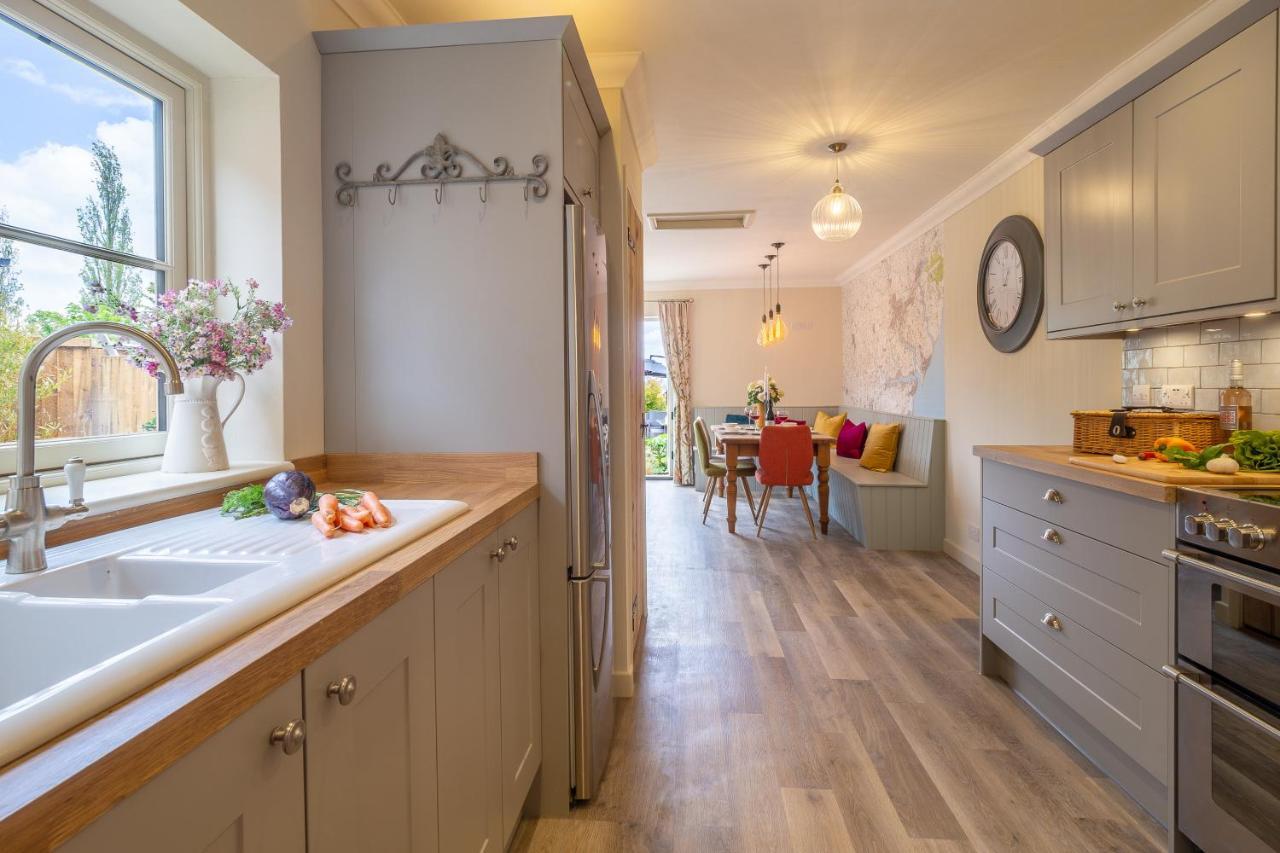 Immaculate Luxury Retreat In Pretty Village With Great Pubs - Box Valley Cottage ストーク・バイ・ネイランド エクステリア 写真