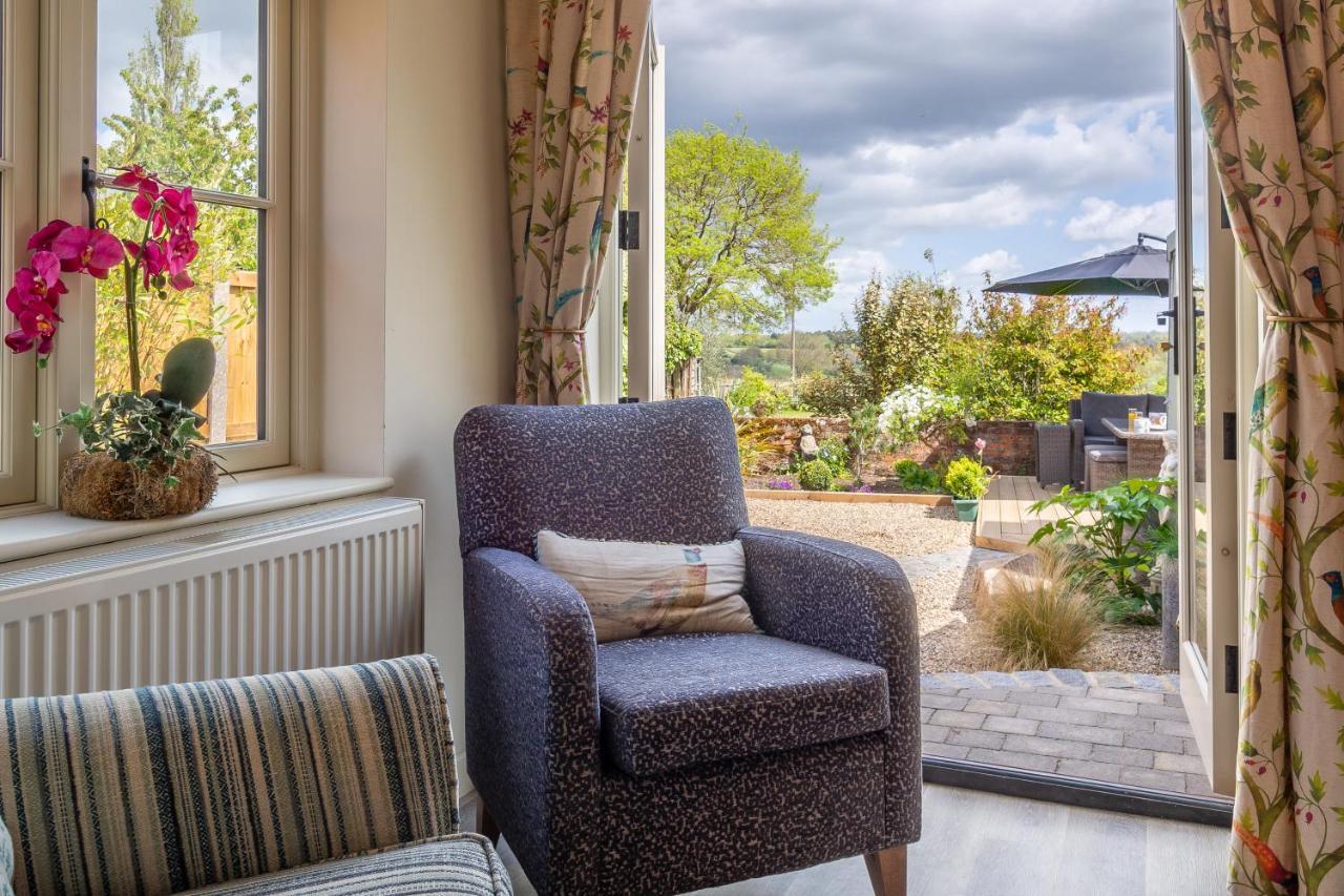 Immaculate Luxury Retreat In Pretty Village With Great Pubs - Box Valley Cottage ストーク・バイ・ネイランド エクステリア 写真