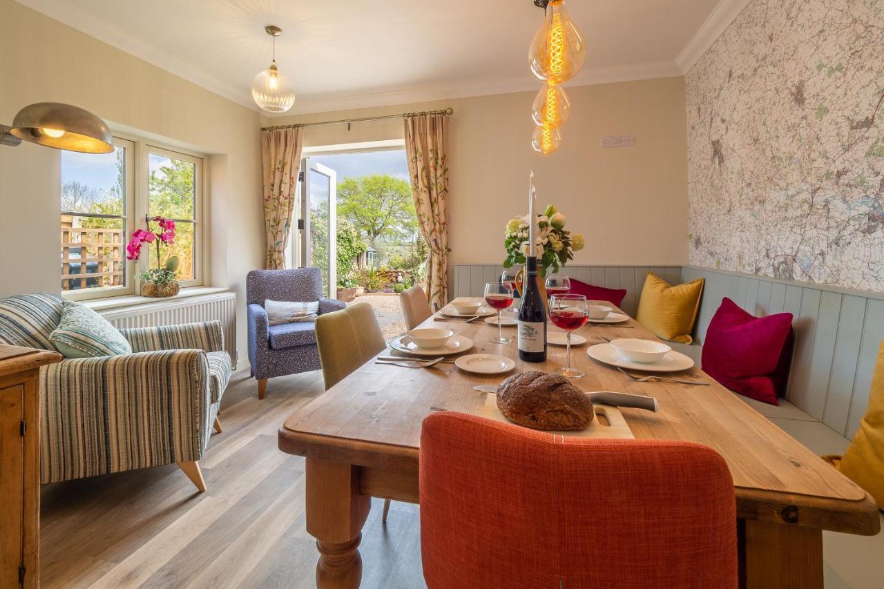 Immaculate Luxury Retreat In Pretty Village With Great Pubs - Box Valley Cottage ストーク・バイ・ネイランド エクステリア 写真