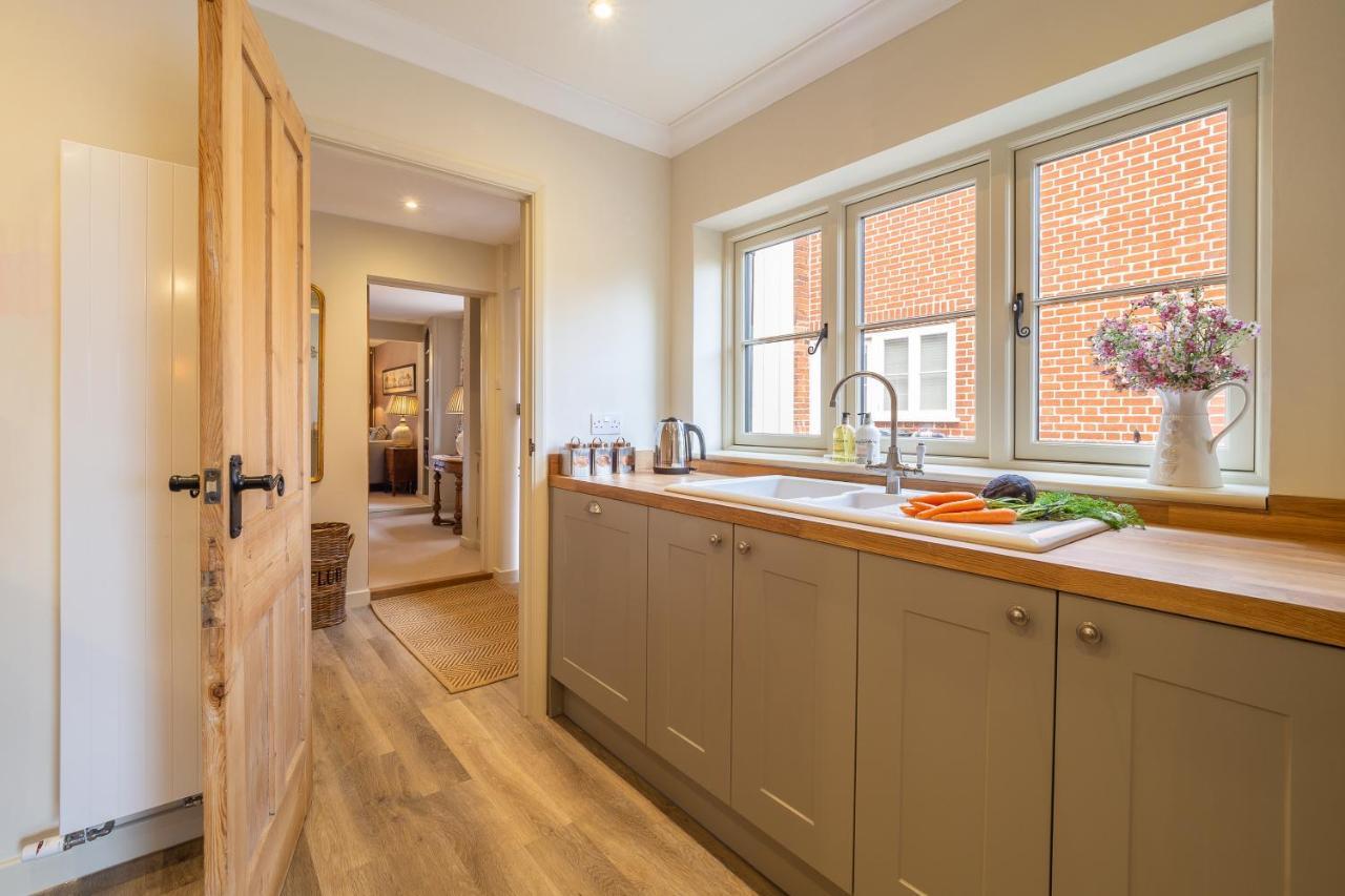 Immaculate Luxury Retreat In Pretty Village With Great Pubs - Box Valley Cottage ストーク・バイ・ネイランド エクステリア 写真