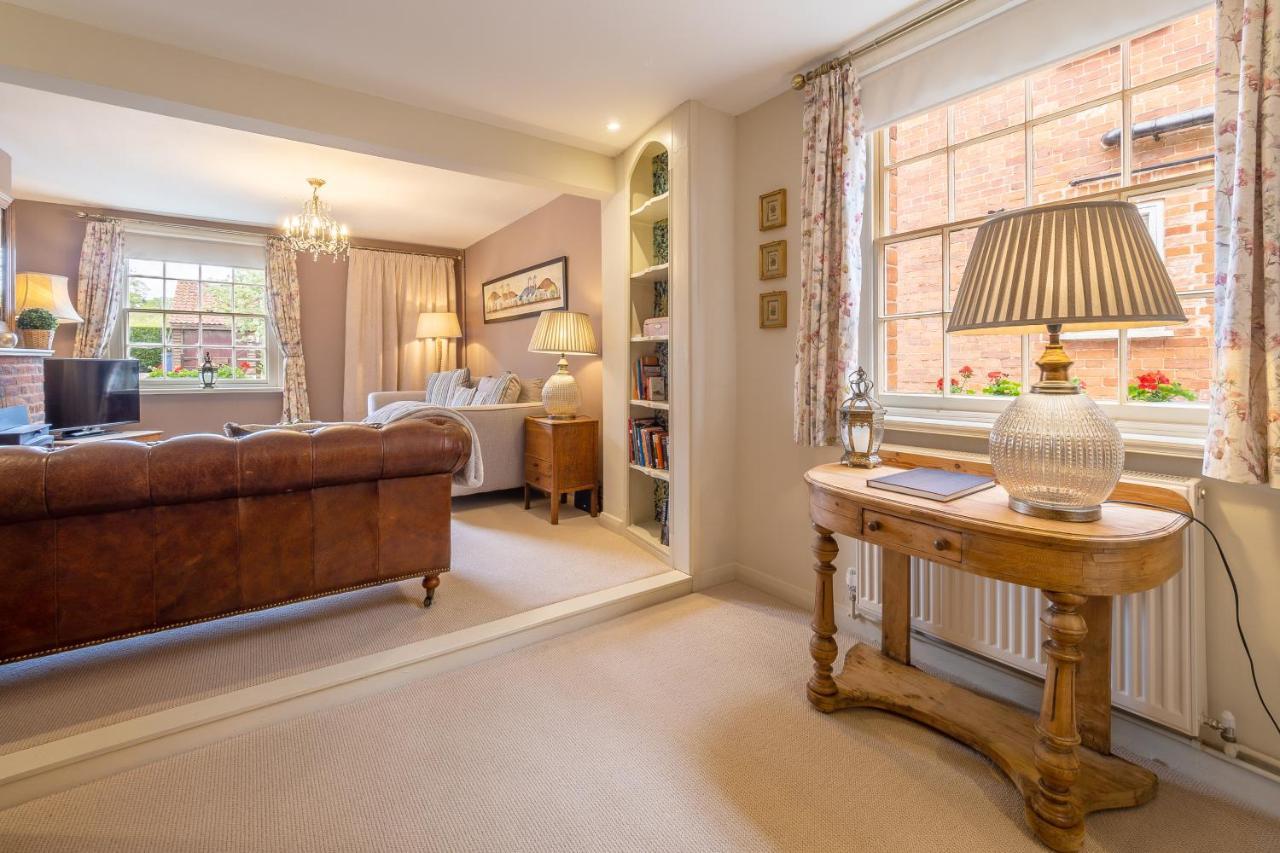 Immaculate Luxury Retreat In Pretty Village With Great Pubs - Box Valley Cottage ストーク・バイ・ネイランド エクステリア 写真