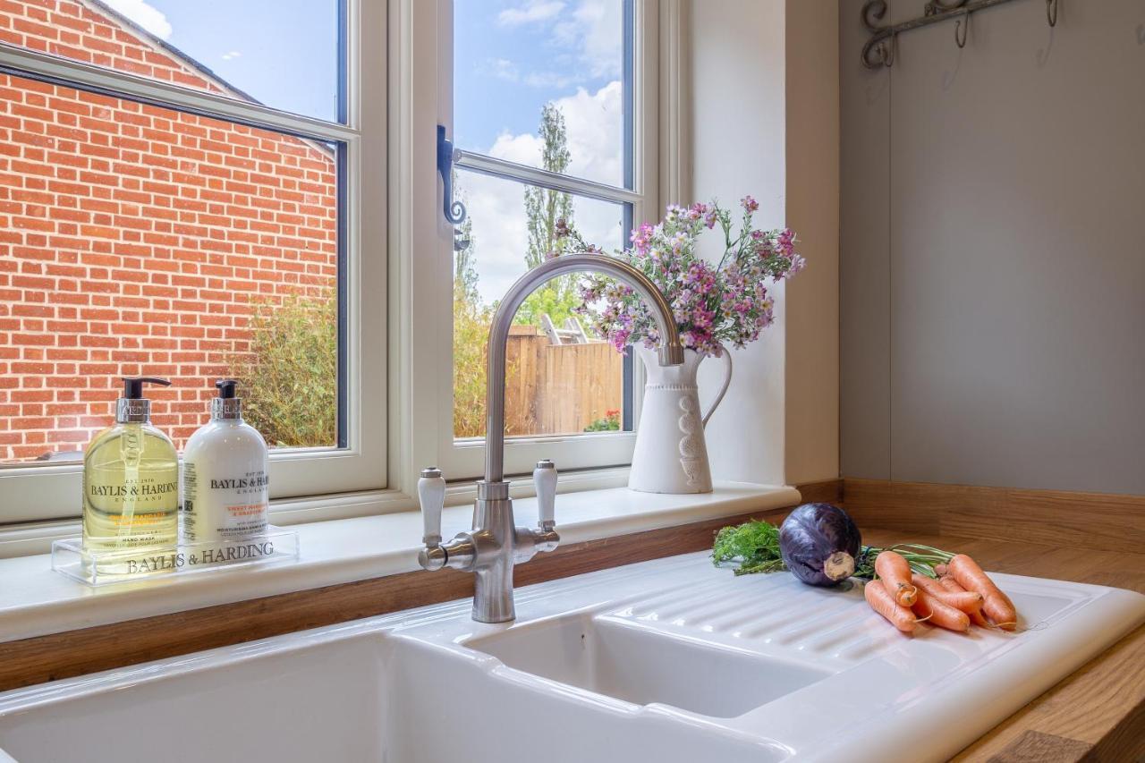 Immaculate Luxury Retreat In Pretty Village With Great Pubs - Box Valley Cottage ストーク・バイ・ネイランド エクステリア 写真