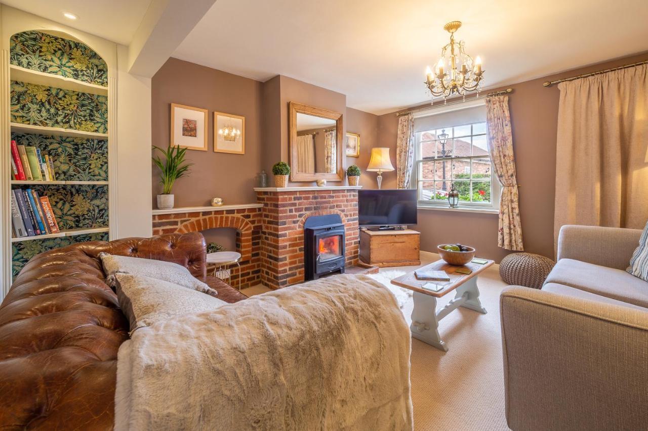 Immaculate Luxury Retreat In Pretty Village With Great Pubs - Box Valley Cottage ストーク・バイ・ネイランド エクステリア 写真