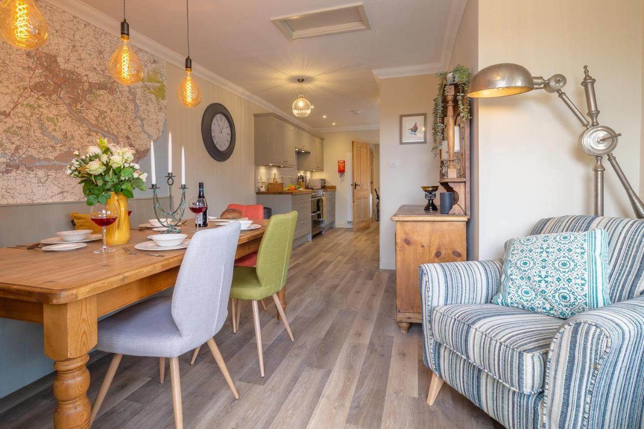 Immaculate Luxury Retreat In Pretty Village With Great Pubs - Box Valley Cottage ストーク・バイ・ネイランド エクステリア 写真