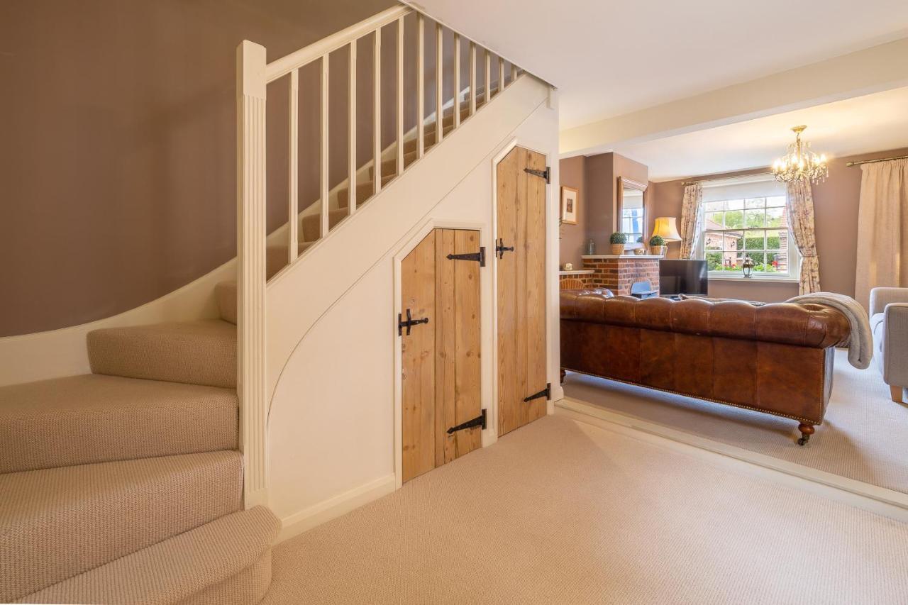Immaculate Luxury Retreat In Pretty Village With Great Pubs - Box Valley Cottage ストーク・バイ・ネイランド エクステリア 写真