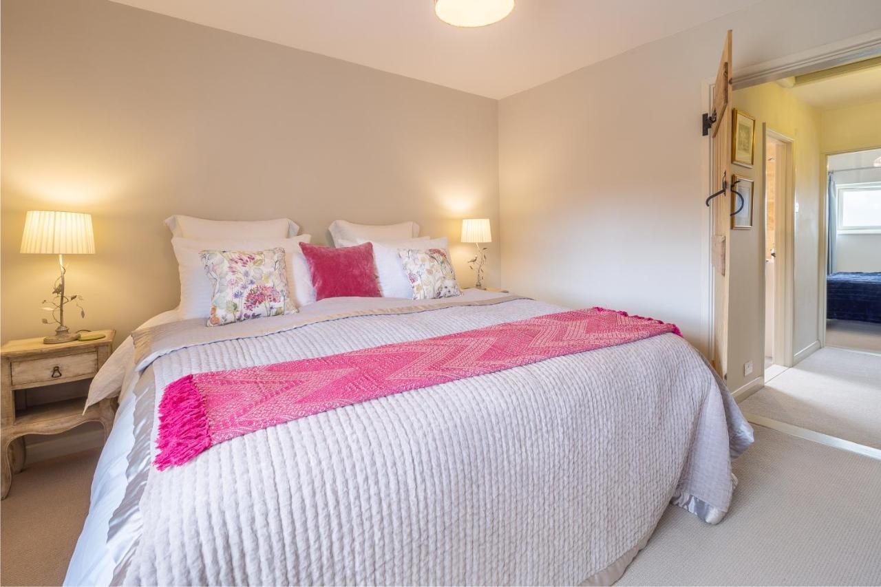 Immaculate Luxury Retreat In Pretty Village With Great Pubs - Box Valley Cottage ストーク・バイ・ネイランド エクステリア 写真