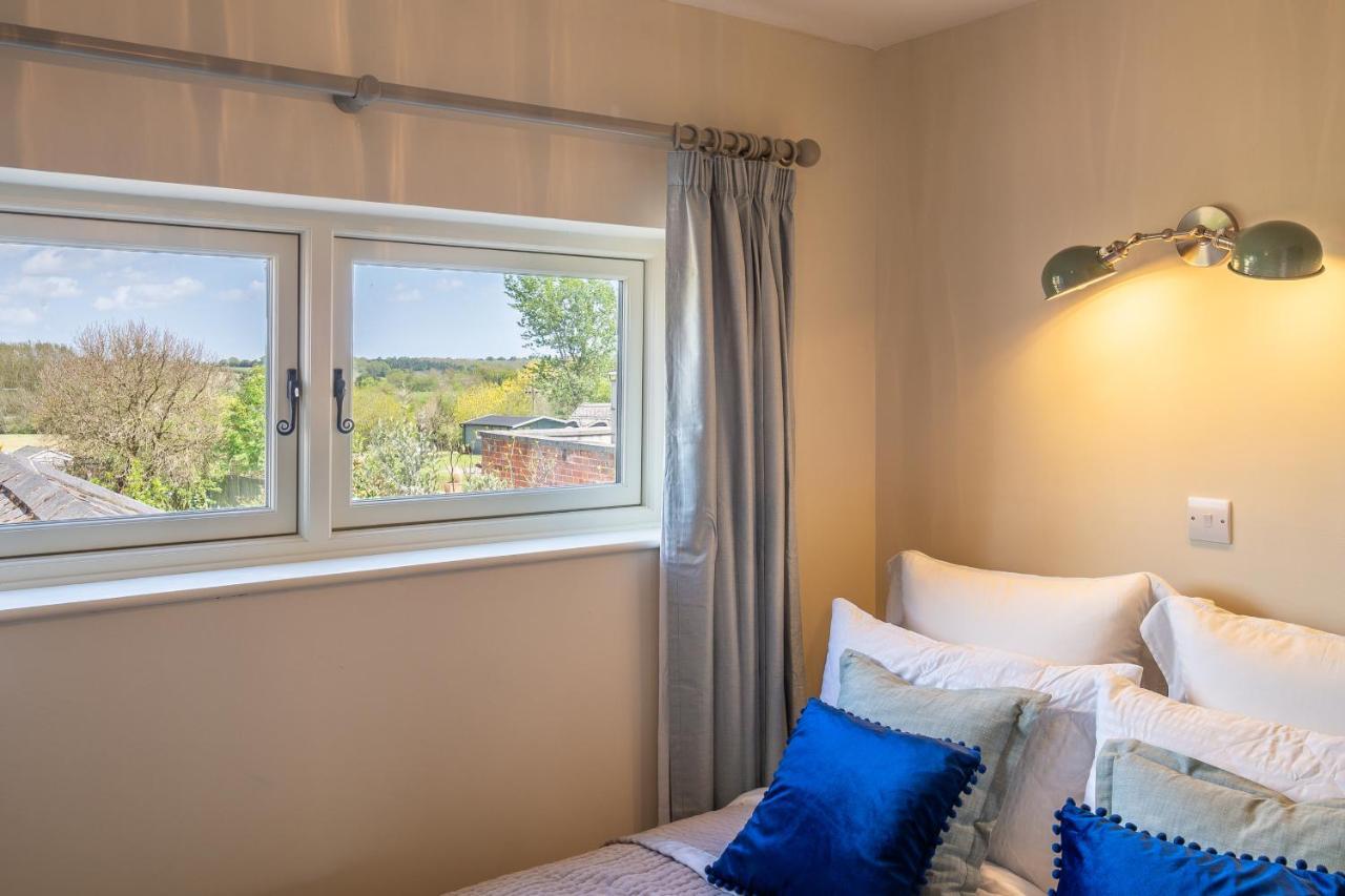 Immaculate Luxury Retreat In Pretty Village With Great Pubs - Box Valley Cottage ストーク・バイ・ネイランド エクステリア 写真