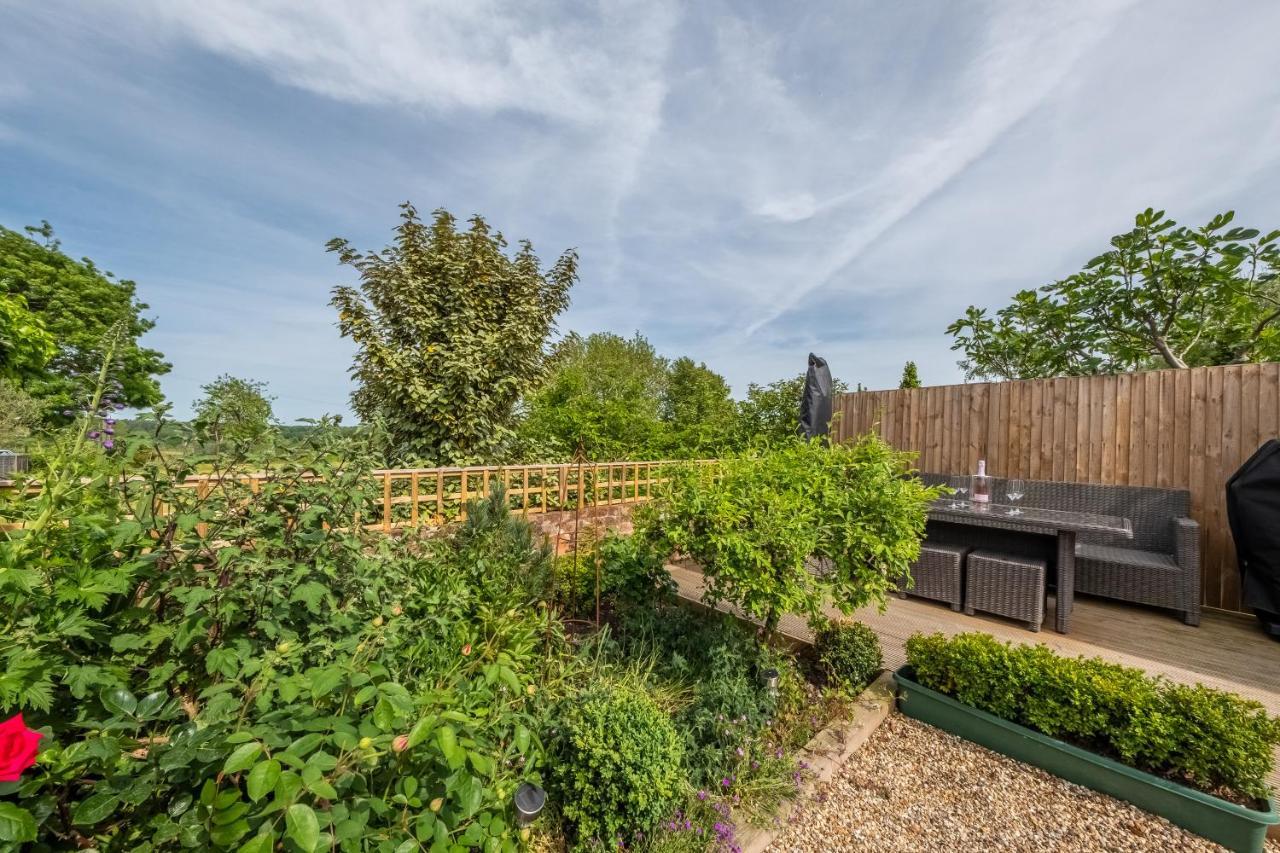 Immaculate Luxury Retreat In Pretty Village With Great Pubs - Box Valley Cottage ストーク・バイ・ネイランド エクステリア 写真