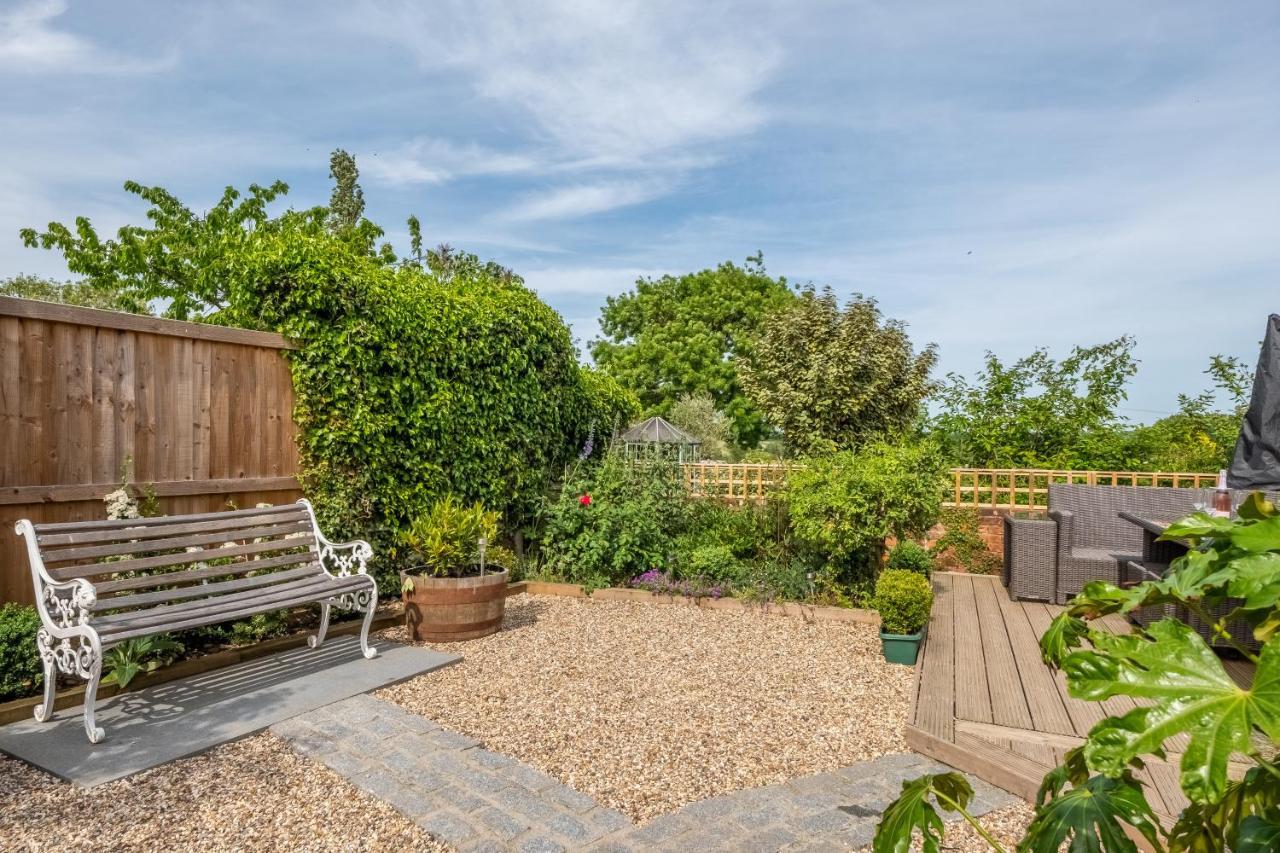 Immaculate Luxury Retreat In Pretty Village With Great Pubs - Box Valley Cottage ストーク・バイ・ネイランド エクステリア 写真