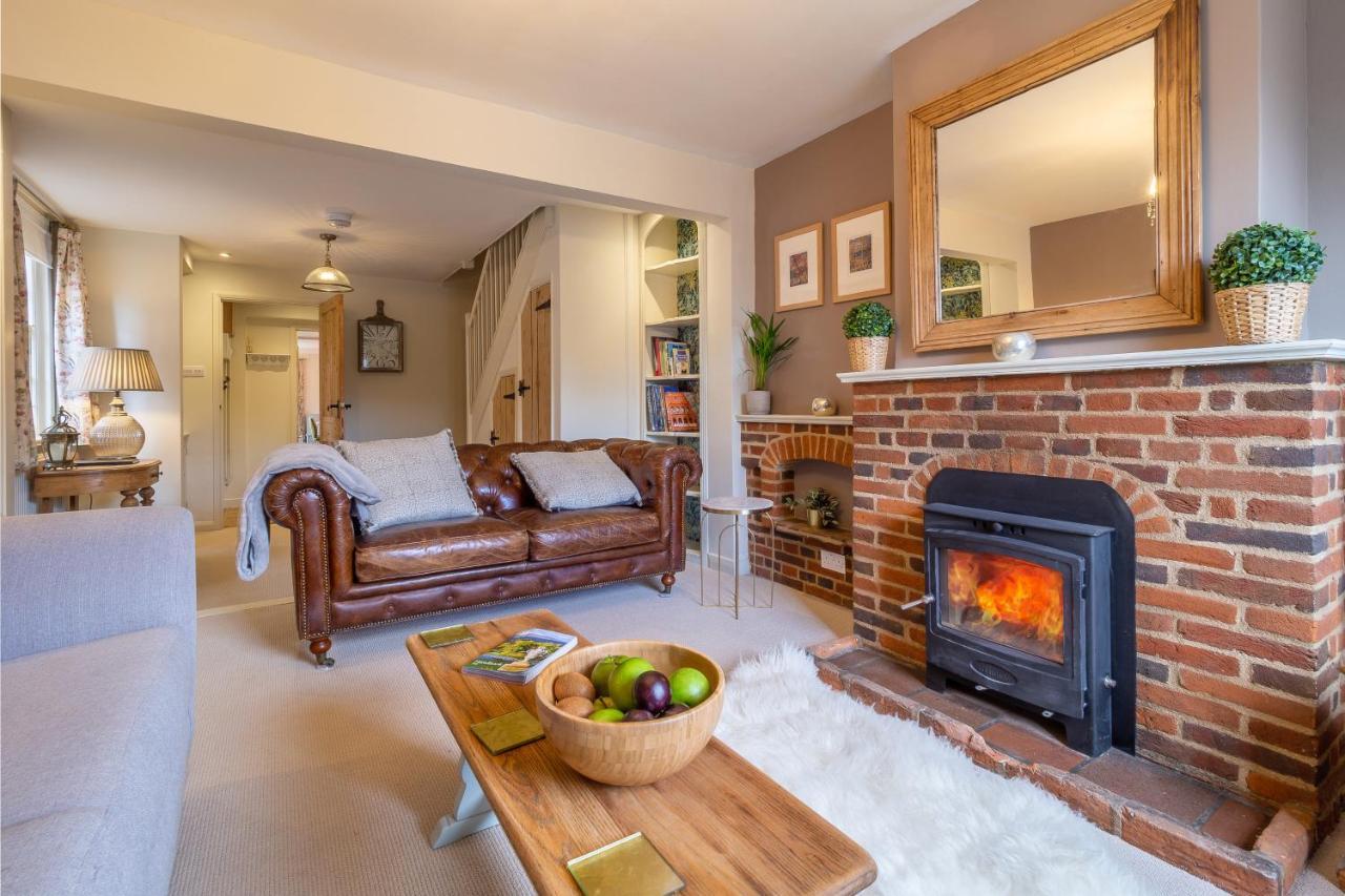 Immaculate Luxury Retreat In Pretty Village With Great Pubs - Box Valley Cottage ストーク・バイ・ネイランド エクステリア 写真